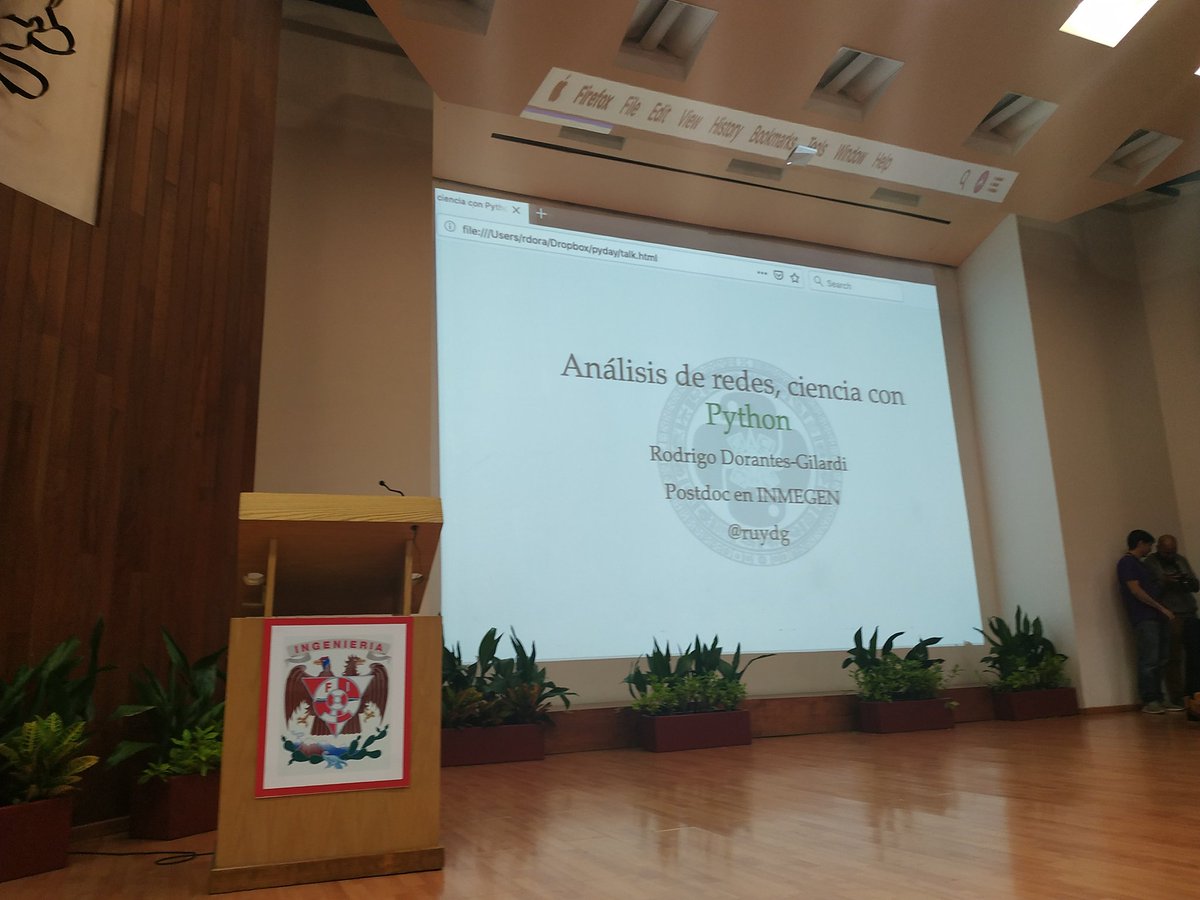 pixelead0's tweet image. Ya comenzó la charla de @ruydg en el #PythonDayMx