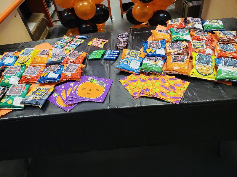 John_Garner0638's tweet photo. Celebrating C.A.M with our amazing front end and floor associates! Thanks for all you do team! https://t.co/s4xm5Gg6uT
