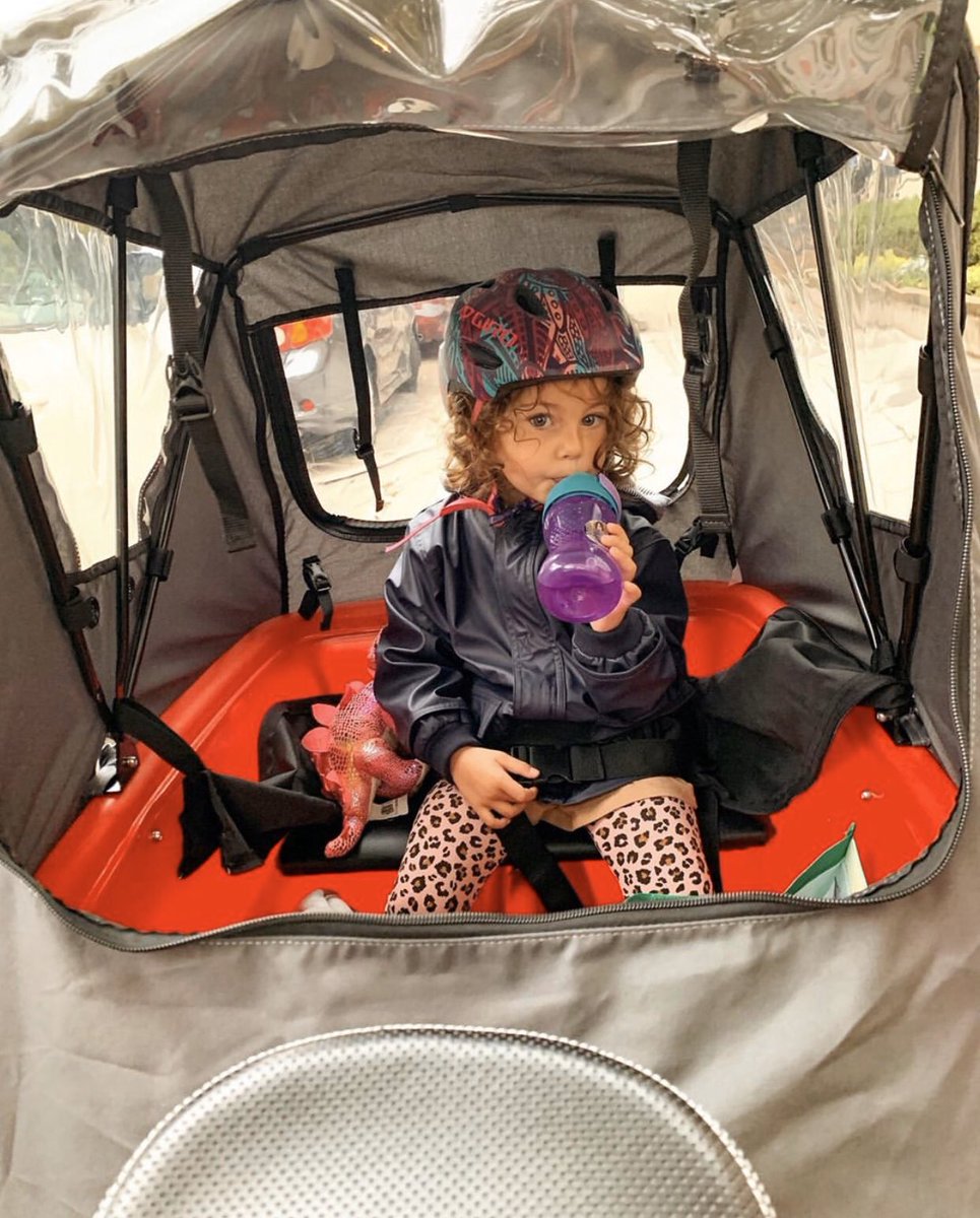 madsencycles's tweet image. “☔️For everyone who asked what we plan to do when it rains...💦 #madsencycles” @momwithinreach ❤️🙌🏼 #dcmadsen #cargobike #cargobikelife #bikingintherain