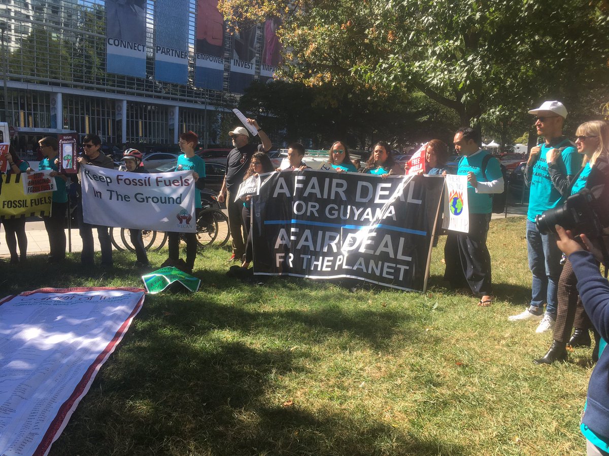 Standing united with @bigshiftglobal @urgewald @OilChangeUS @ActionAid @WECAN_INTL and others to demand that @WorldBank #StopFundingFossils #FossilFreeWBG