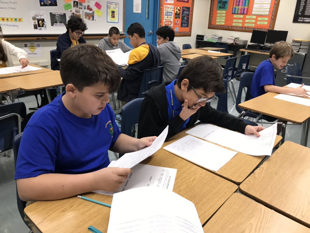 glades_gators's tweet photo. Peer-grading baseline essays using a student-friendly rubric.๐โ๐ผ #gladesgators #mdcpsgiftededweek #peergrading #informativewriting https://t.co/z602gkuBFW