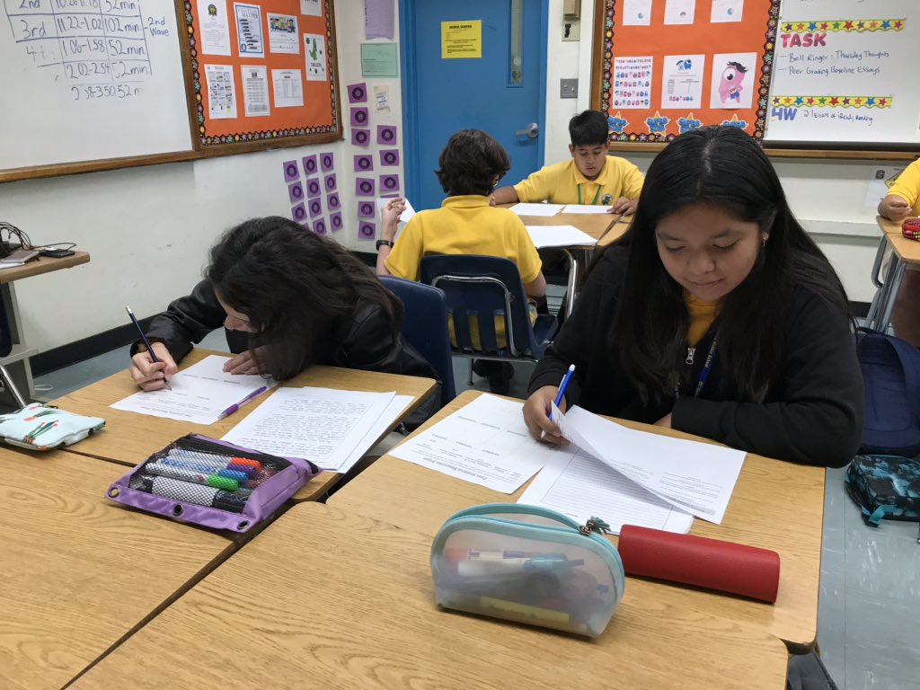 glades_gators's tweet photo. Peer-grading baseline essays using a student-friendly rubric.๐โ๐ผ #gladesgators #mdcpsgiftededweek #peergrading #informativewriting https://t.co/z602gkuBFW