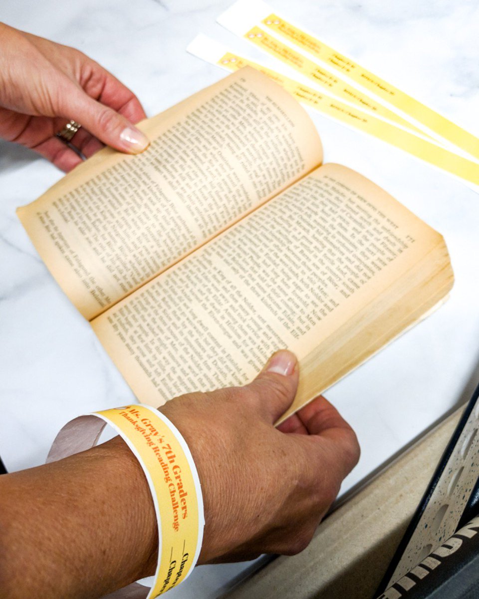 JetBandsCompany's tweet photo. #FallBreak is almost near, and you want your students to have some learning activities to work on? Easy! Hand out reading assignments on JetBands wristbands. 

Design online at our website: https://t.co/PhwmL4R4YF https://t.co/Nkf2g9KBBM