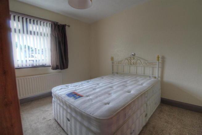 Primrose Hill, Bournmoor, Houghton Le Spring Register for our Open House Event on 26th October!

This 3 bedroom detached home is the perfect project. Spacious lounge, 3 well sized bedrooms, large garden to the rear, with two driveways and a garage to the front.