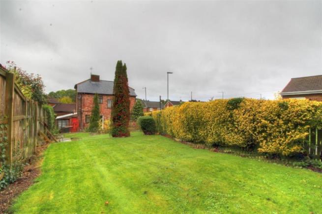 elopaUK's tweet photo. Primrose Hill, Bournmoor, Houghton Le Spring Register for our Open House Event on 26th October!

This 3 bedroom detached home is the perfect project. Spacious lounge, 3 well sized bedrooms, large garden to the rear, with two driveways and a garage to the front. https://t.co/upTMhaN41m