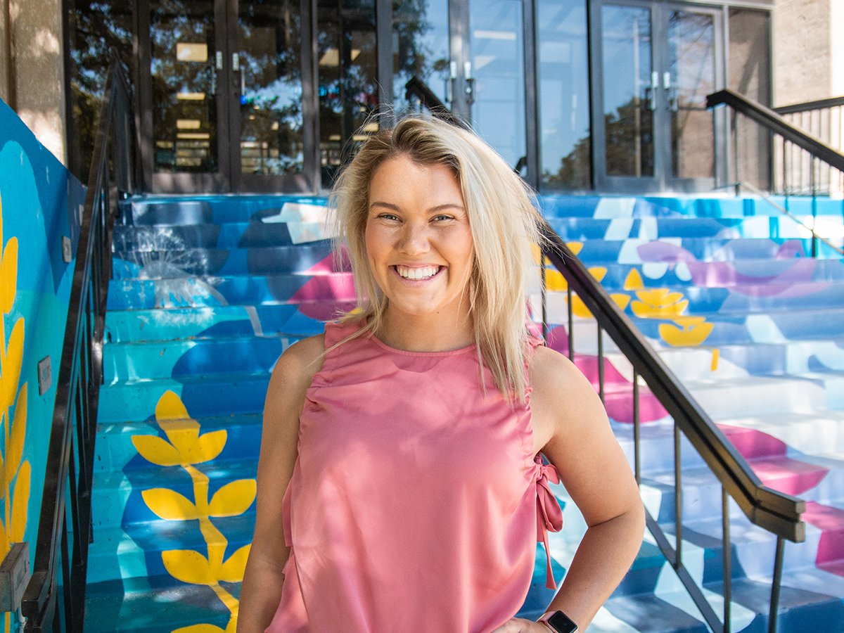 wheatweet's tweet photo. Ready for a read about an IMPRESSIVE 1⃣st generation @WichitaState student from Minneola (KS)? @sydneyyjae helped identify &amp; integrate new tech for @SpiritAero during a summer internship. Oh, she also has side gigs as a student ambassador &amp; cheerleader. https://t.co/28SVcH6Eal https://t.co/lA2aLHPJR4