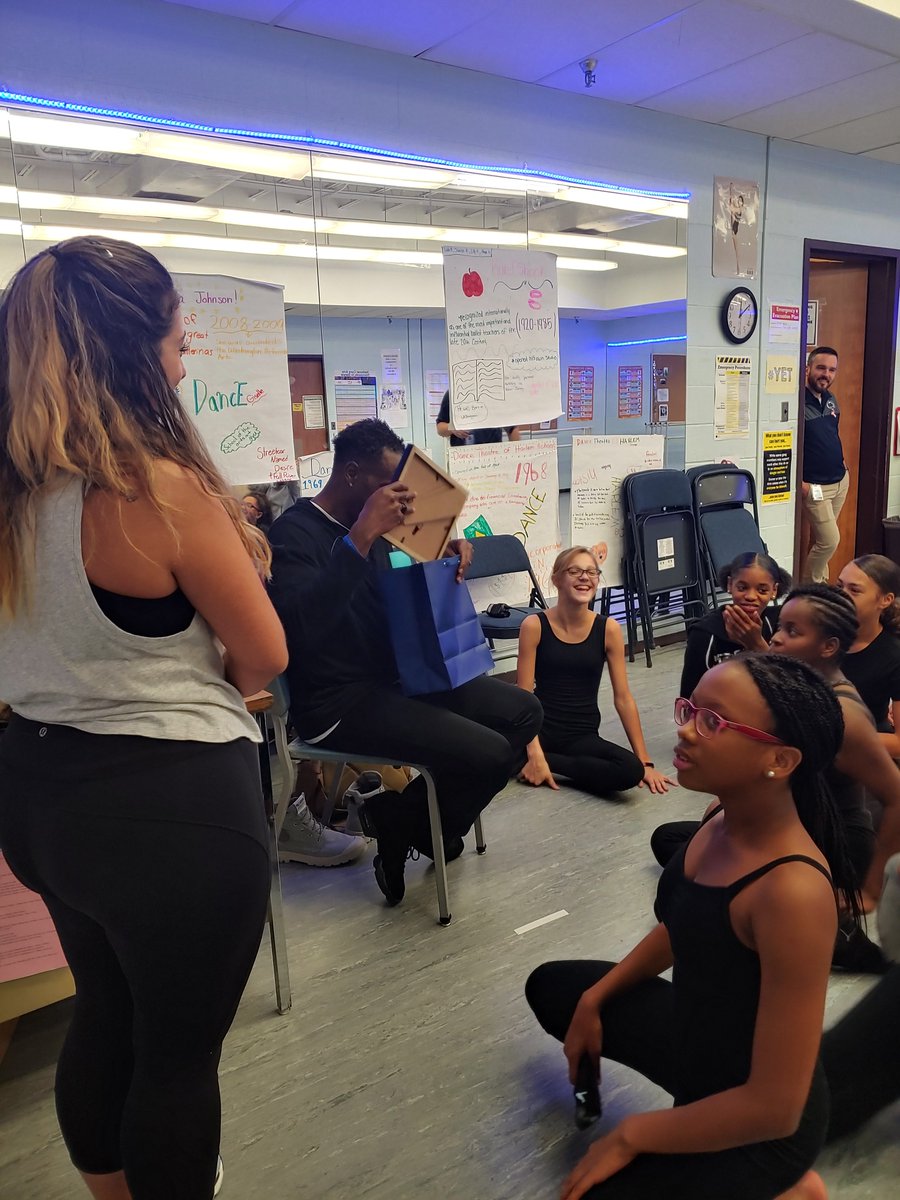 AACPSHPED's tweet photo. @ommsaacps #dance #students present a special gift to their @DTHballet choreographer for his hard work &amp; invaluable #lessons https://t.co/G5HxqZEAQu