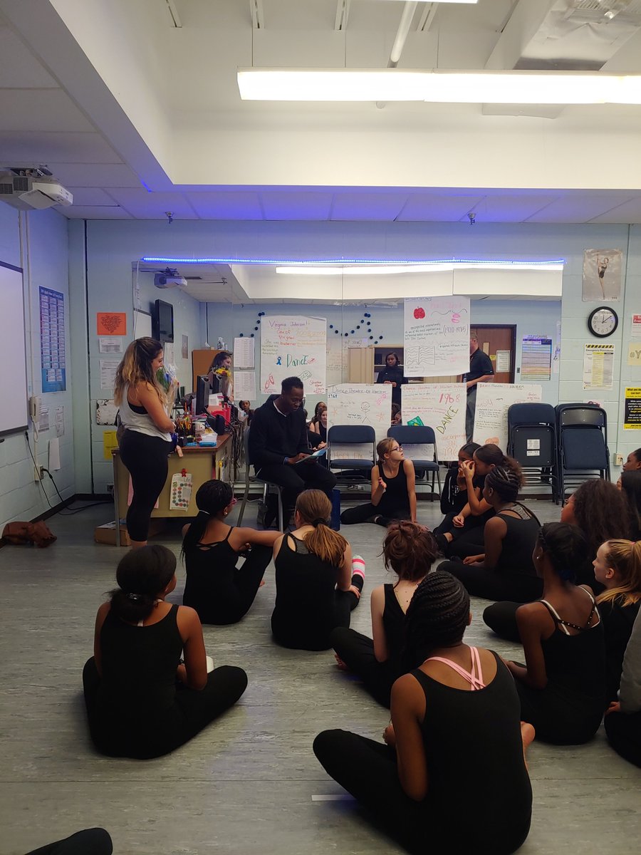 AACPSHPED's tweet photo. @ommsaacps #dance #students present a special gift to their @DTHballet choreographer for his hard work &amp; invaluable #lessons https://t.co/G5HxqZEAQu
