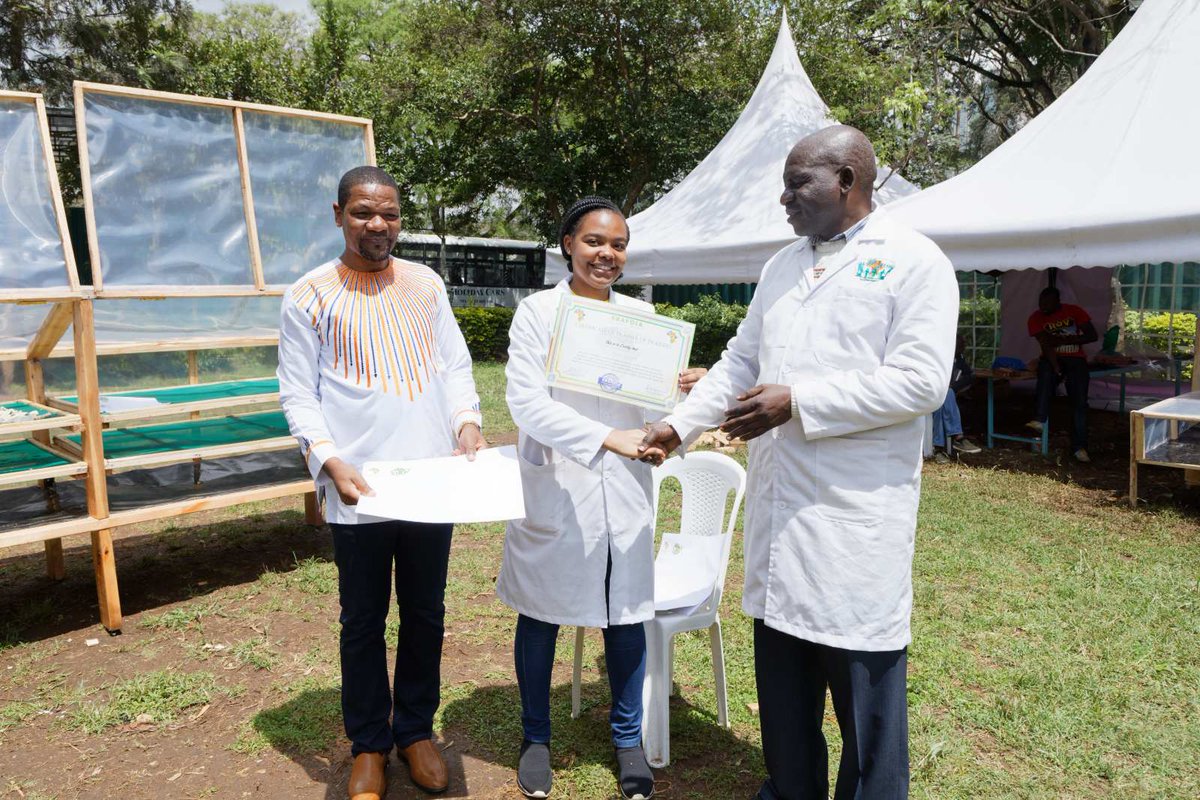 steffi_maingi's tweet image. It was such an honour to receive my certificate after a whole week of training from #Ebafosa #InnovativeVolunteerism president Mr Luganda and @RichardMunang @ebafosauganda @ebagropamoja  solar drier fabrication training for value addition #CleanEnergy #ClimateAction #foodsecurity