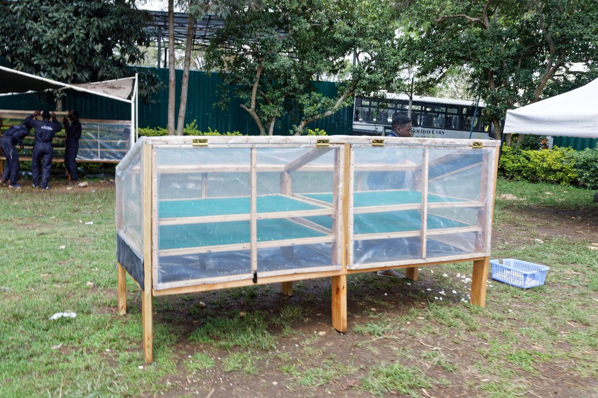 steffi_maingi's tweet image. After a successful training of solar fabrication, ⁦#ebagropamoja⁩ founder displaying the end product of the solar dryer complete with cassava used as demo for dryinh. All this through #EBAFOSA #InnovativeVolunteerism ⁦@RichardMunang⁩  @ebafosauganda