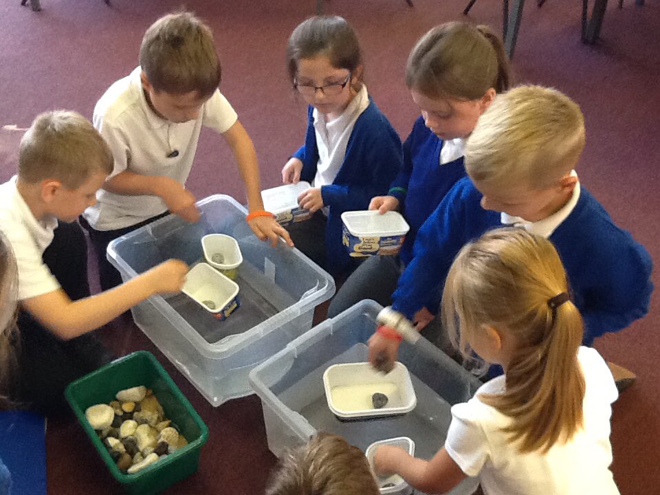 DeltaRowenaAc's tweet image. Today the Science Stars have made margarine tub boats to investigate how much weight they could carry. It was lots of fun! #Sciencestars #scienceisfun
