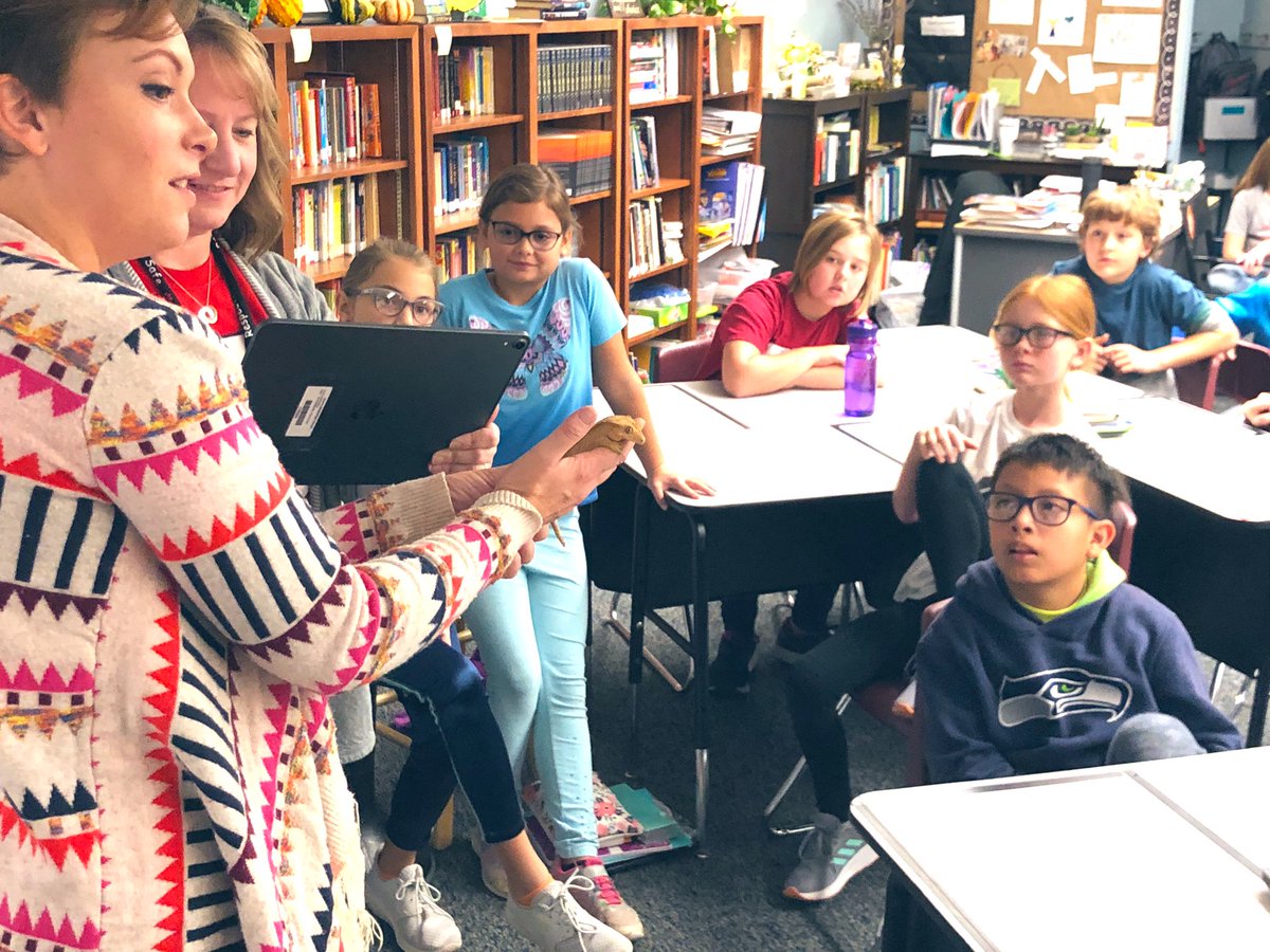 It’s not every day that you get to see a crusted gecko in your classroom! #aurorahuskies