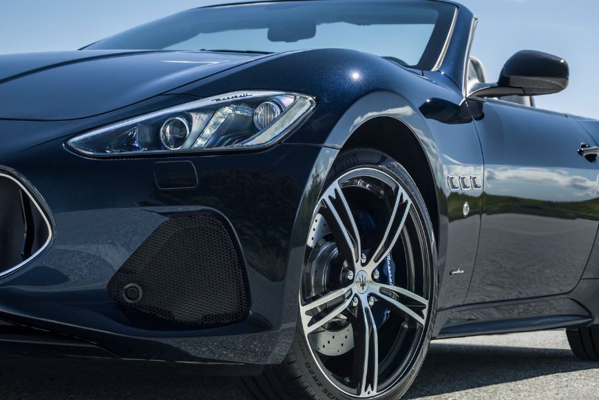 The original concept was enticingly simple. It involved fitting a sophisticated race car engine into a luxurious, handcrafted saloon. Seamlessly combining these two worlds was, of course, far from simple... 

pos.li/2dk537