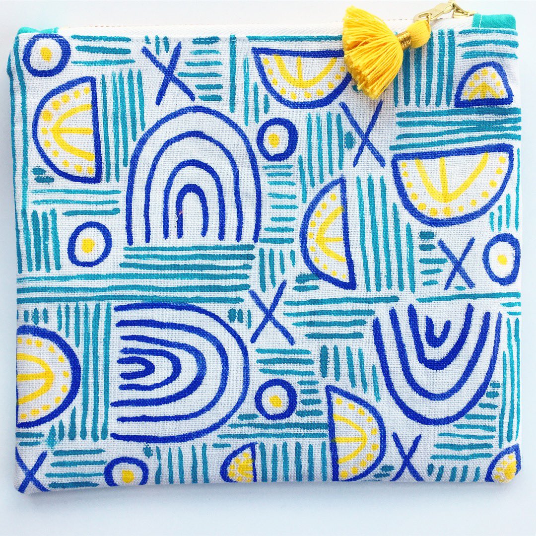 JacquardProduct's tweet photo. When @andriafaye isn’t block printing, she’s using Jacquard #DyeNaFlow to paint gorgeous patterns. How cute are these accessories! So pretty, Andria!
Dye-Na-Flow is a fluid fabric paint that sinks into the fabric instead of sitting on the surface. https://t.co/XnS32YLFq6