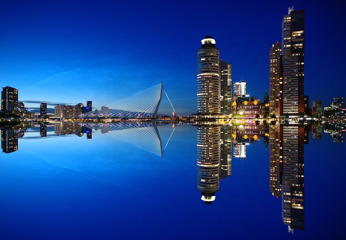 Slapen op karton in de Rotterdamse Wijnhaven bit.ly/2oT8dfX