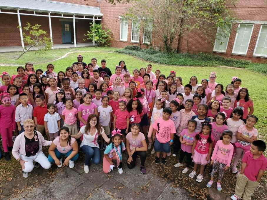 GoodmanBesece's tweet photo. Think Pink! Bulldogs show their support. @Bryan_Bulldogs @hubofschool #cancersurvivor #BryanStrong https://t.co/dz4RuebLFJ