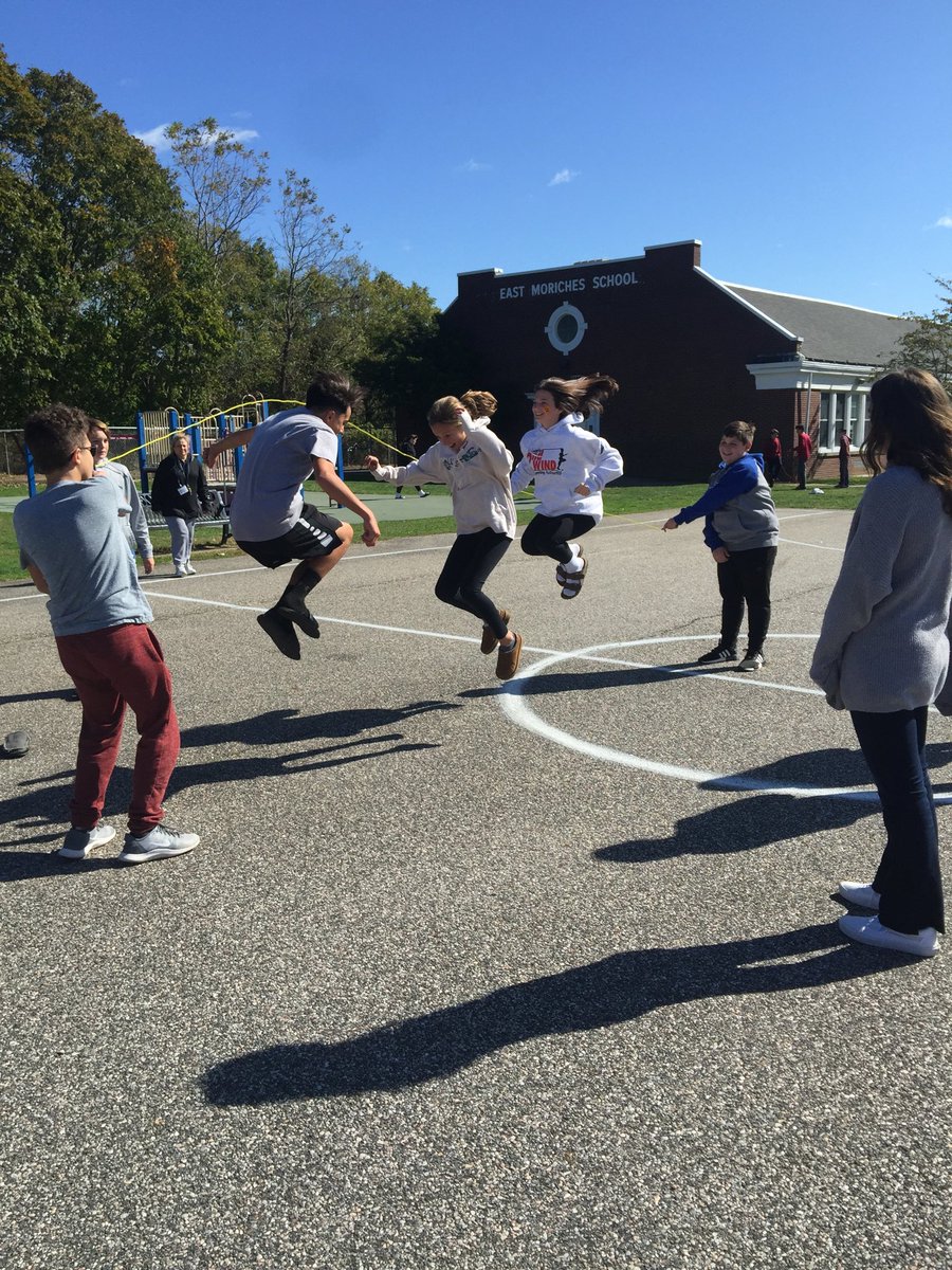 8th graders going “old school” at recess with a little jump roping! ⁦<a href="/EastMorichesSD/">EMOschools</a>⁩ ⁦<a href="/EMorichesMS/">East Moriches MS</a>⁩