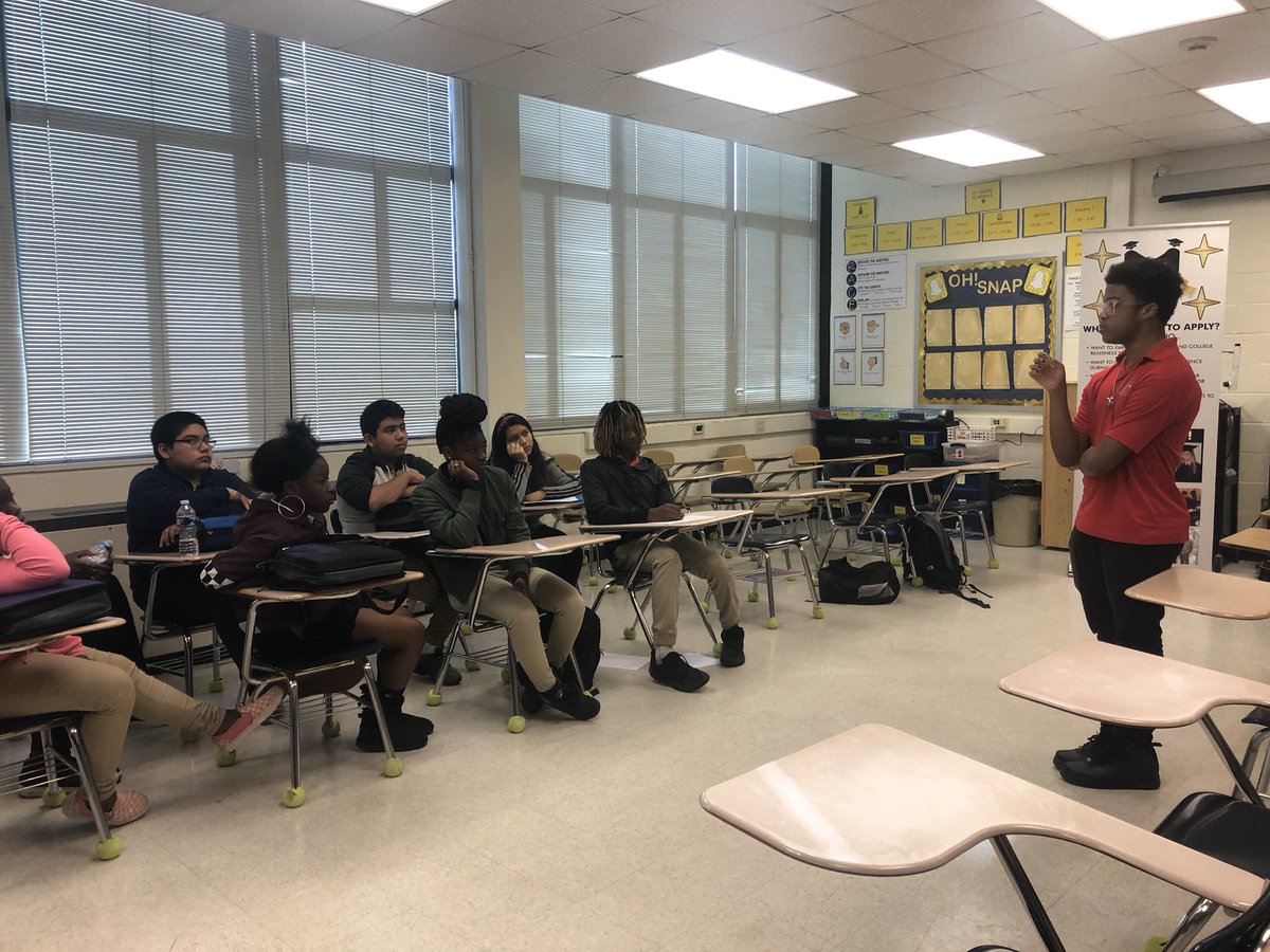 MosleyPLC's tweet photo. When you go back to your middle school to talk about your high school and they make you feel like a rock star! @WillistonTigers @A_Pearson16 @NAFCareerAcads @NewHanoverCoSch #BeFutureReady #nhcsstae https://t.co/eJTvrhznWd