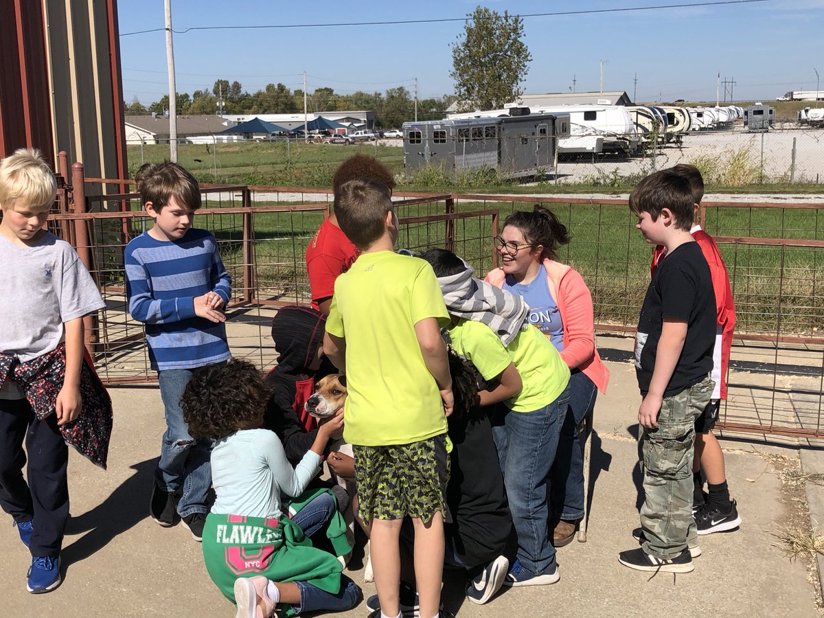 CIScards345's tweet photo. 3rd Graders are enjoying Food for America being presented by members of the Clinton FFA chapter! #FFA #EveryStudentEveryDayWhateverItTakes #FoodForAmerica https://t.co/jKtBqlxBWV