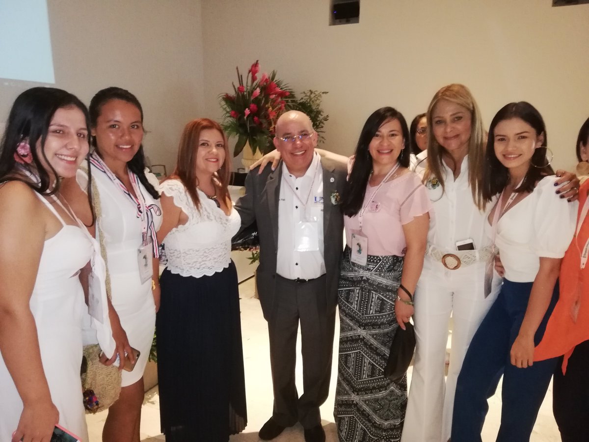 DianaCeciliaPue's tweet photo. Que alegría compartir con nuestro Rector @JaimeLeal_ @UniversidadUNAD en el marco de nuestro 9 simposio Internacional de Psicologia Social Comunitaria #UNAD y desde luego con nuestras Dacana Vivíana Vargas https://t.co/G5XAfPntf4
