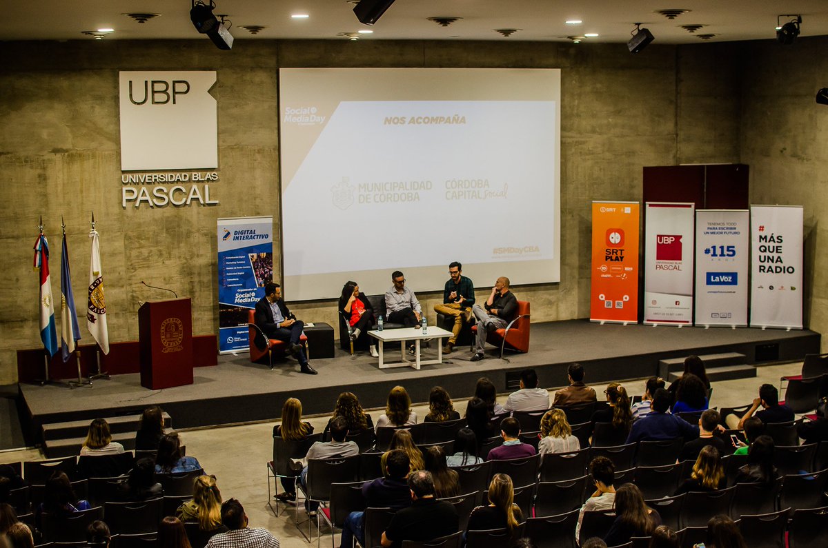 "Panel de Medios" en el #SMDayCBA: "El desafío de la instantaneidad y la estrategia de contenidos en la era digital". Alejandra Bellini (Canal 12), Carlos Marcó (Cadena 3), Juan Carlos Simo (La Voz), Andrés Oliva (Cba24) y Franco Piccato (La Voz) como moderador.