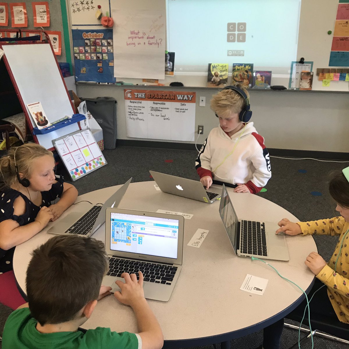 JenOHare2's tweet photo. Six year olds are coding 🤯@adibbleia @scsdlibraries #spartanshare https://t.co/fCPPCF2beu