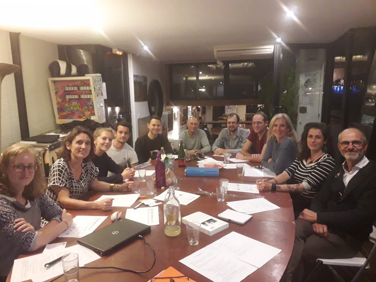 CCL_France's tweet photo. 🤝 Bienvenue à nos nouvelles recrues : Camille, Antoine, John, Victor et Thomas. 
🌍 La "#ContributionCarbone + #RevenuClimatique" permettra de réduire les #émissions #Co2 de 40 % en 12 ans.
ℹ️ Découvrez comment sur https://t.co/PORWSQptRE 
#ClimateIncome #CCL #ICE #Climat https://t.co/LBykW1sNXf