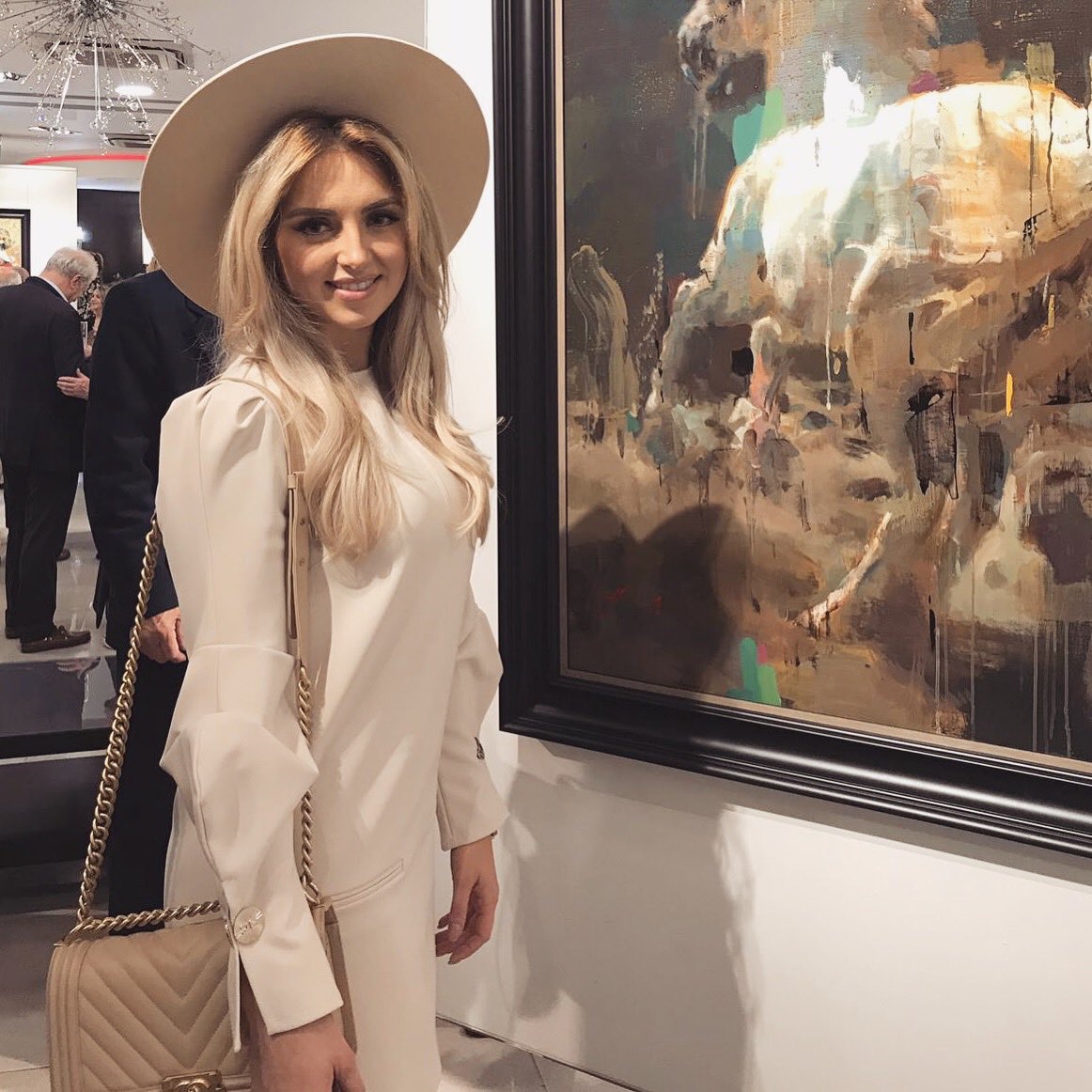 sophiewhittam's tweet photo. M A S T E R P I E C E 🎨
@Hoook_Art
#HorseArt #Art #ArtWork #Artist #Hoook #HoookArt #Hook #HookArt #ChristianHook #ClarendonGallery #Clarendon #ClarendonMayfair #Mayfair #London #ArtGallery #Exhibition #ArtLondon #LondonArt #JapaneseArt https://t.co/YPY6R8yMUj