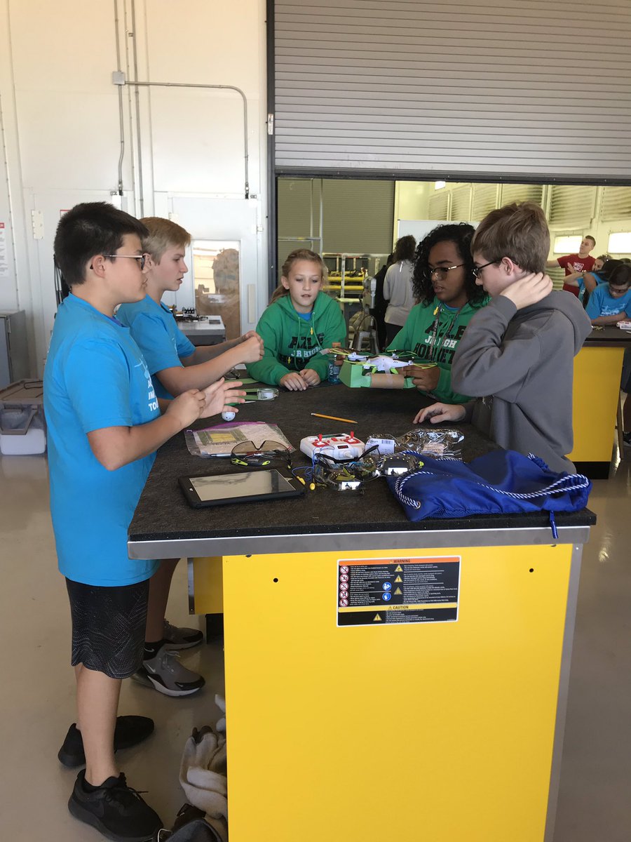 Future Engineers!!! <a href="/azleisd/">Azle ISD</a> <a href="/AJHhornets/">Azle Jr High</a> #azleISDway