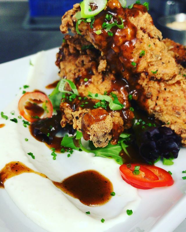 Smithys_Shack's tweet photo. spiced kfc buttermilk chicken, jerk gravy, lime aioli. All made in house.
.
.
.
#chefs #chefslife #freshfood #localingredients #local #truecooks #smithysshack #chefsofinstagram  #suffolk #foodtruck #streetfood #foodstagram #instachef #instafood #foodporn… https://t.co/bpTXpV4mZ8 https://t.co/CbjHYf4xuF
