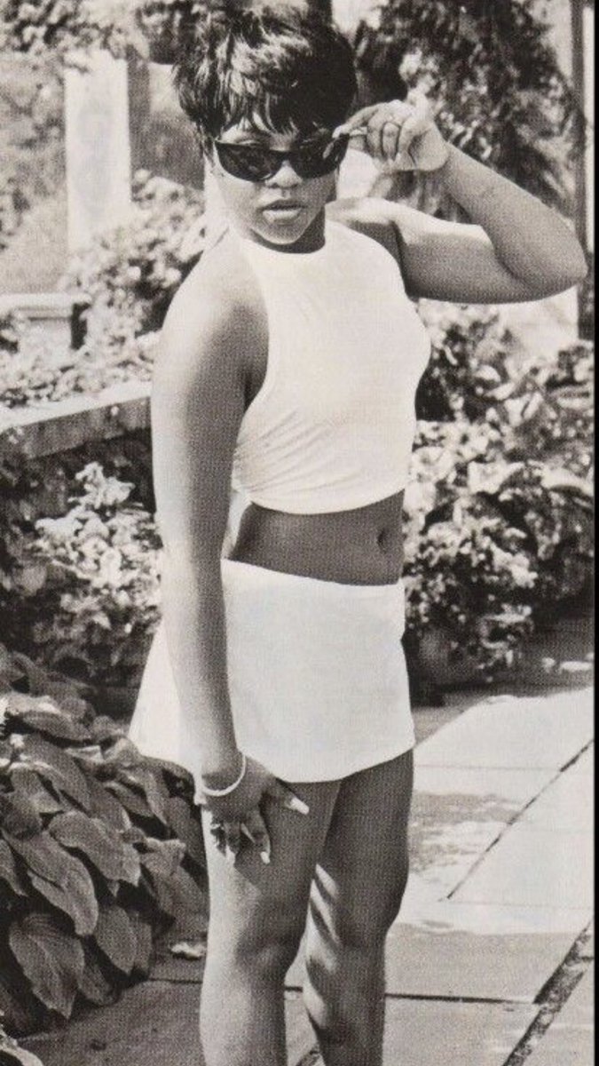 Kim ended up securing her spot as the only female artist in Junior Mafia & by this time they had got a record deal on Big Beat/Undeas/Atlantic.