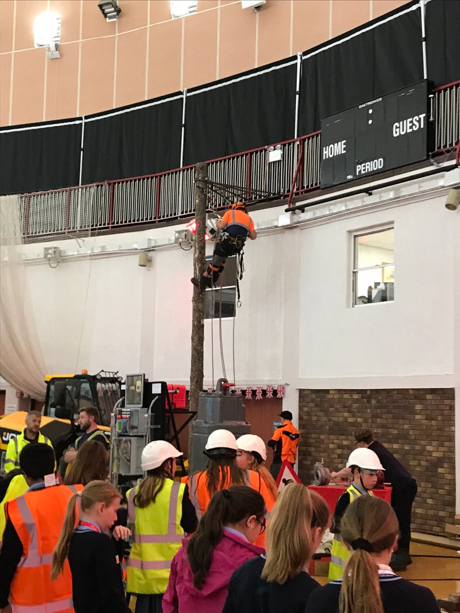 GovJersey's tweet photo. Thank you to everyone who came to the #JerseySkillsShow at Fort Regent today and to all the exhibitors, what a fantastic day! We hope you found it helpful. If you need more advice contact @skills_jersey for free confidential advice on 01534 449440. https://t.co/mYuGFpR0Wk