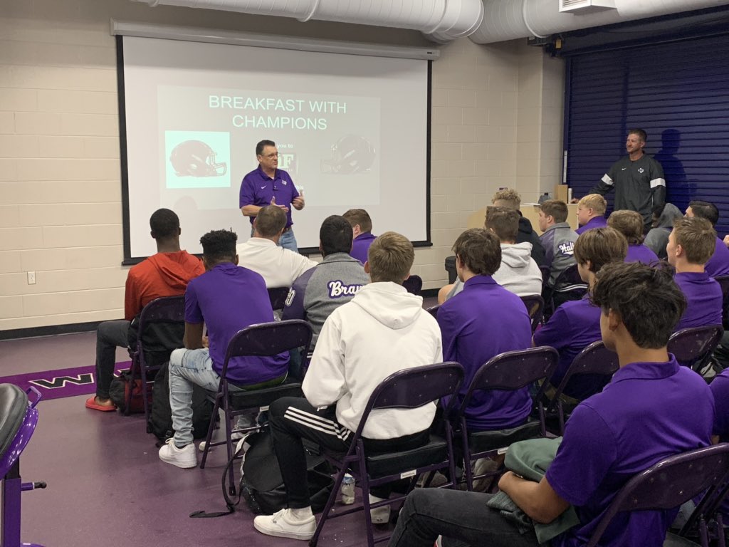 WillisWildkats1's tweet image. It was a great morning at Breakfast with Champions! Mr. Barbara was our Staff Member of the Week. He told the team, “I love a fighter. Don’t ever stop fighting”. Thanks for all you do for our school Mr. Barbara! 📚🏈#RelentlessCommitment