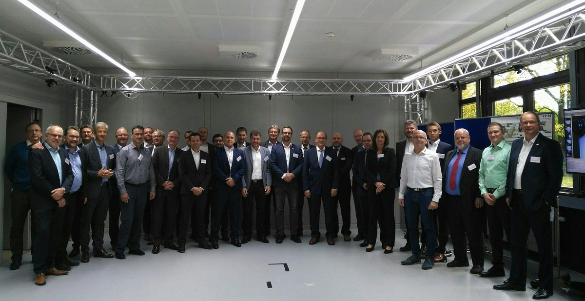 UniTyLab_HHN's tweet photo. Der Arbeitskreis Lineartechnik des @VDMAonline zu Gast in #Heilbronn. Neben einem Vortrag zu den aktuellen Forschungsprojekten konnten alle Teilnehmer/innen im #Holodeck unsere VR Demos hautnah erleben - Vielen Dank für den wertvollen Austausch! 👌
#UniTyLab #HeilbronnUniversity https://t.co/HBOuhLoGXO