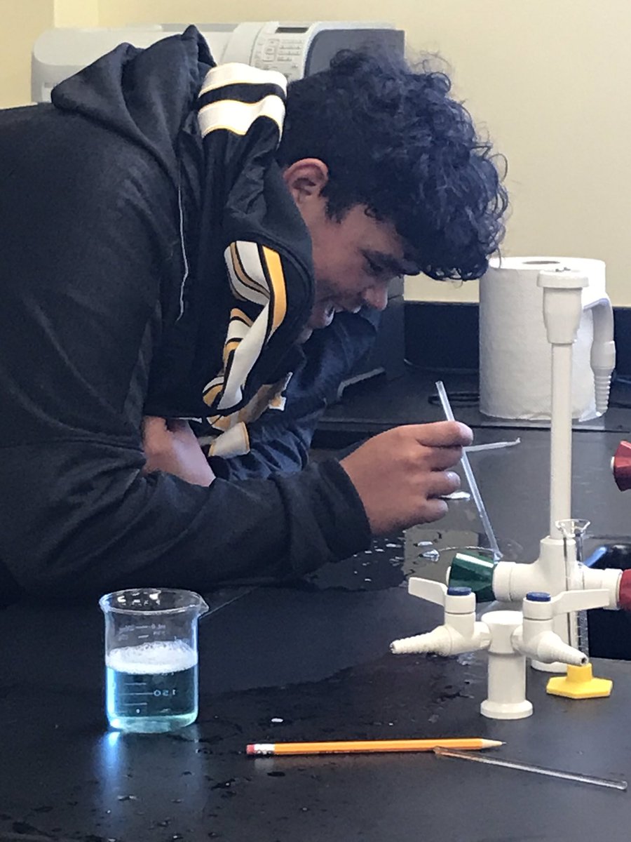 biobesties's tweet image. Lots of bubbly personalities today for our bubble-ology lab! #friYAY #experimentaldesign #cleanlab