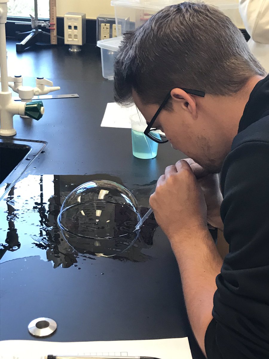 biobesties's tweet image. Lots of bubbly personalities today for our bubble-ology lab! #friYAY #experimentaldesign #cleanlab