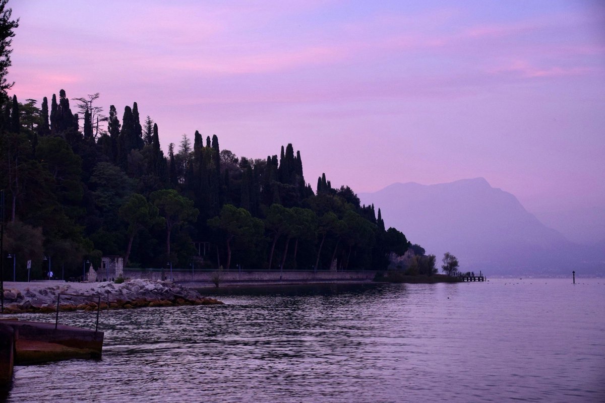Gints_photo's tweet photo. #italy #sirmione #sirmioneitaly #roccascaligera #autumn #october #sky #photo #photography #landscape #rudens #traveling #travel #nature #naturephotography #traveltheworld #evening #iloveitaly #castle #gardalake #moon https://t.co/00azanG6gh