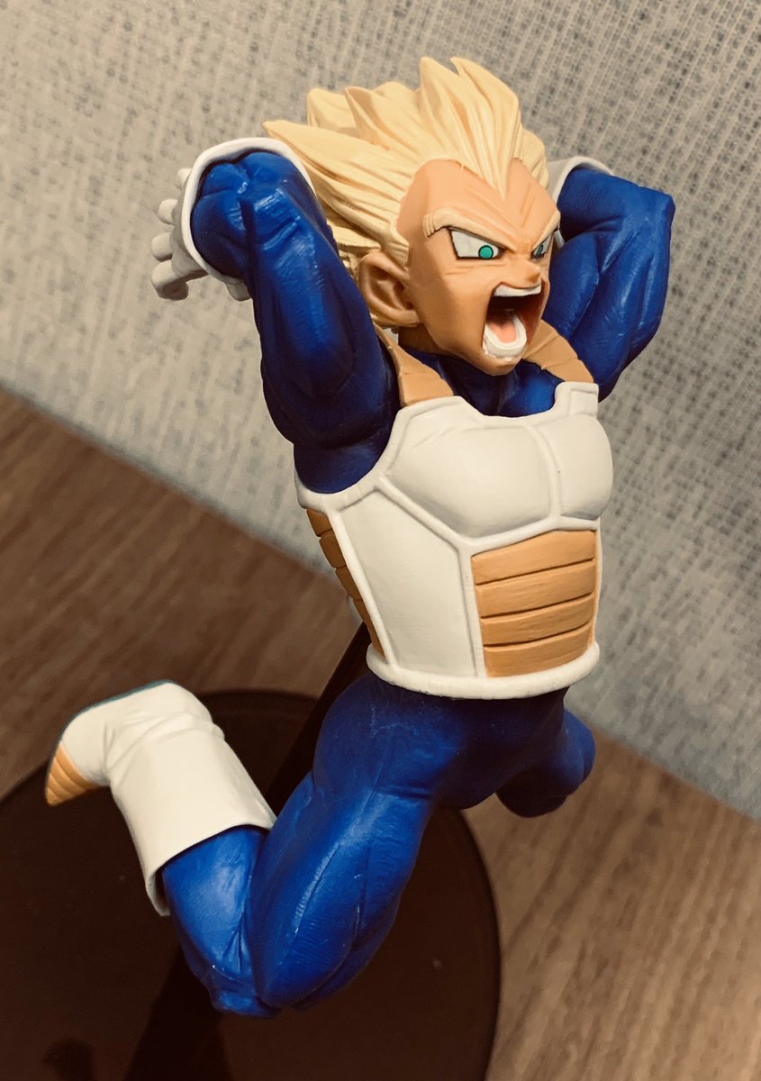 T3KKN1NJA's tweet image. Super Vegeta, slam dunk edition. #DeskCollection