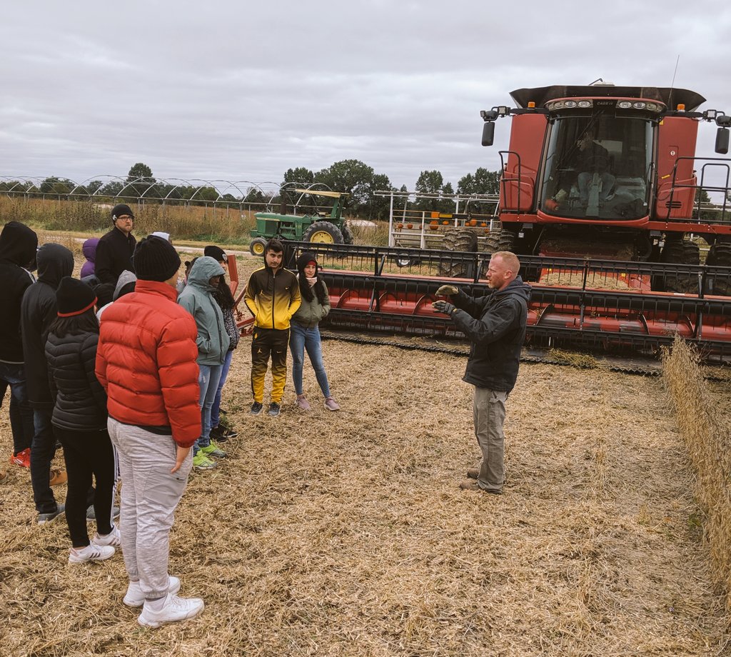 MsAliciaRussELL's tweet photo. #elnewcomers learning about #FallHarvest and the science and history behind corn and soy at Bradford Research Center. #handsonlearning #STEM #ellchat #ells #cpsbest  @CPS_EL @CPS_DouglassHS https://t.co/mtpT9owieP