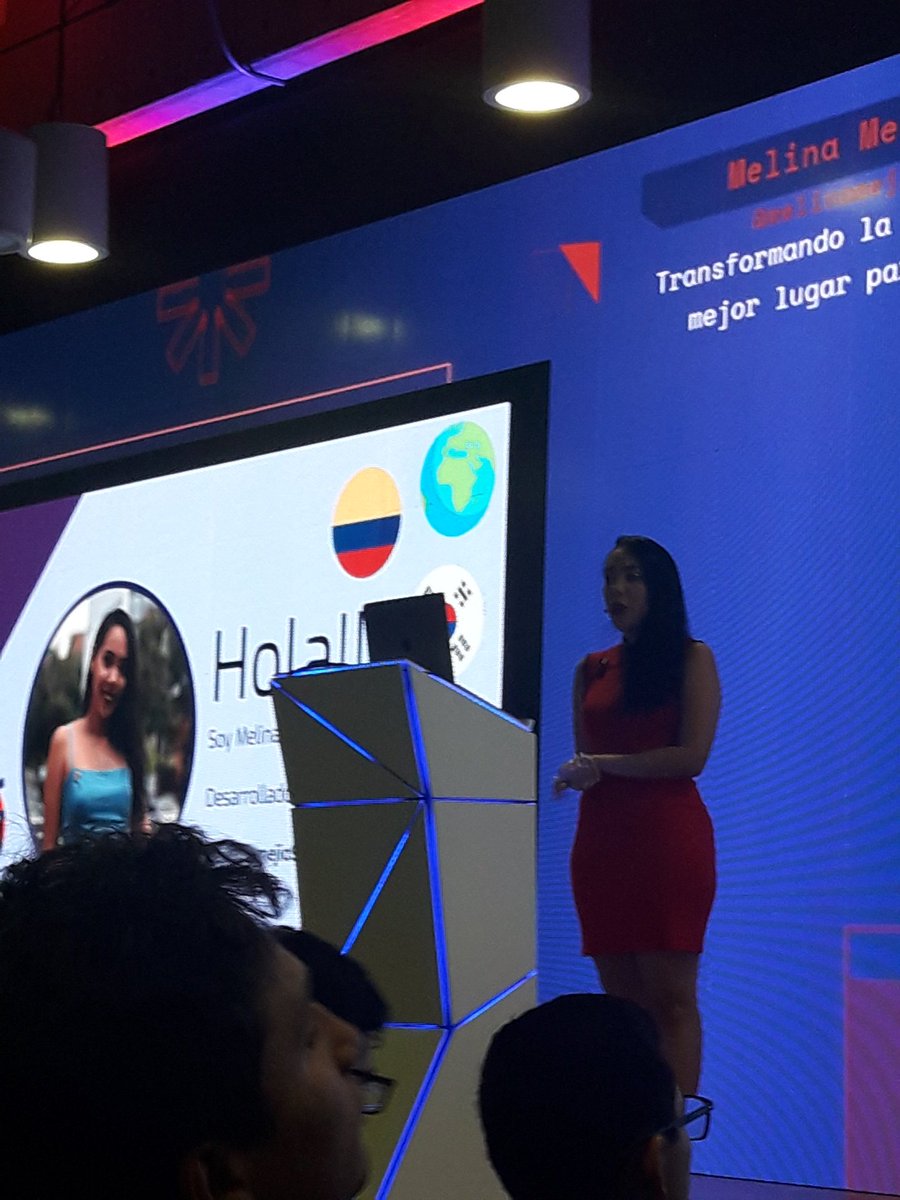 xfry's tweet image. Que elocuente en su forma de expresarse @melinamejia95 dn su charla: Accesibilidad en la web. Más mujeres así en las @jsconfco 👏👏💘💜