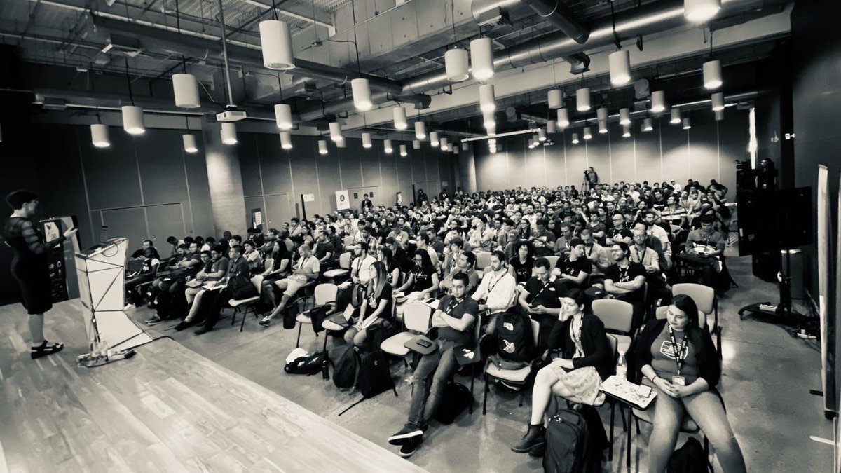 jsconfco's tweet image. Hoy tenemos a la comunidad tech bajo el mismo techo y tenemos casa llena! 🤗❤️