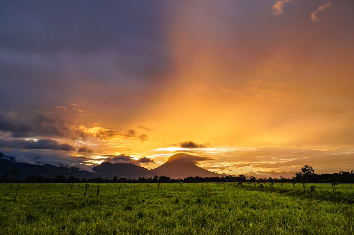 Ryanintheus's tweet photo. Sunset over #CostaRica’s Arenal Volcano! 🌋
Such a stunning place. Thank you to the #ecotravel experts @GreenSpotTravel &amp; @AlaskaAir for taking me! 🙏🏼
More pics at https://t.co/BvsGaY57SW
#travel #nature #adventure #ecoluxury #sp https://t.co/sDbPVLWG5I