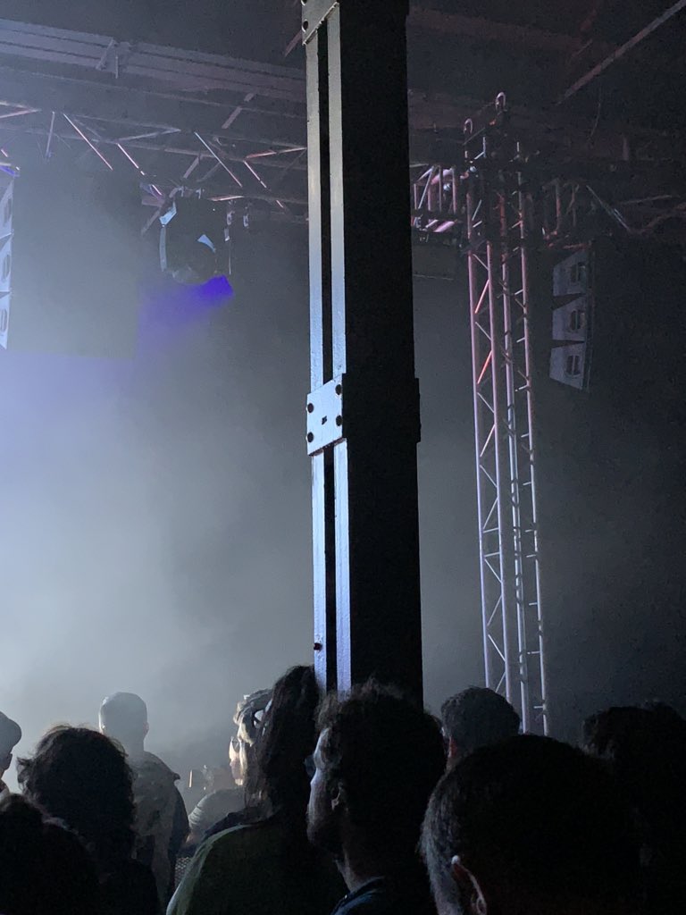 Columna_LEV's tweet photo. @levfestival  Ferraro está muy guapo, pero no puedo evitar fijarme en mis jóvenes competidoras con lucecitas, toca pasar el testigo. https://t.co/lr1S3PpFxE