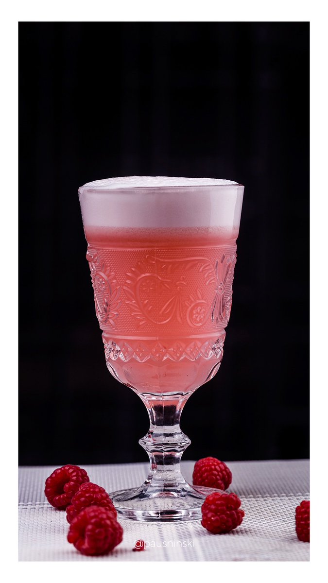 BabaPima_'s tweet photo. @CallMeMufasa THE CLOVER CLUB
Elegant as a drink can be, it is easily one of my favourite drinks to make.
Muddle 5 fresh raspberries on 20ml simple syrup, 25ml lemon juice, 60ml gin. Add 1 fresh egg white Shake. Add ice, shake again. Strain.
#BabaPimaCocktails #PinkYourGin https://t.co/UcJPSnAOpI