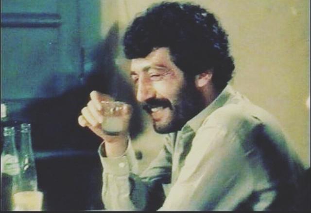 Yarım kalan sevgiye
Şu emanet gülmeye
Yaşamadan ölmeye

İ T İ R A Z I M   V A R ‼️

#Müslüm