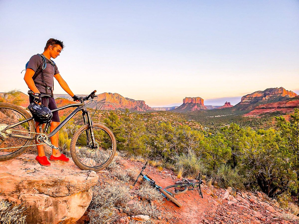 VVSFriends's tweet photo. When it comes to mountain biking at VVS, it's hard to decide what is more amazing, the ride or the view. 🚵‍♂️🌄

#yesvvs #everwonder #everwonderwhatspossible #verdevalleyschool #education #mountainbiking #redrocks #sedona #boardingschool #arizonaschools https://t.co/UJ5PWhWxES