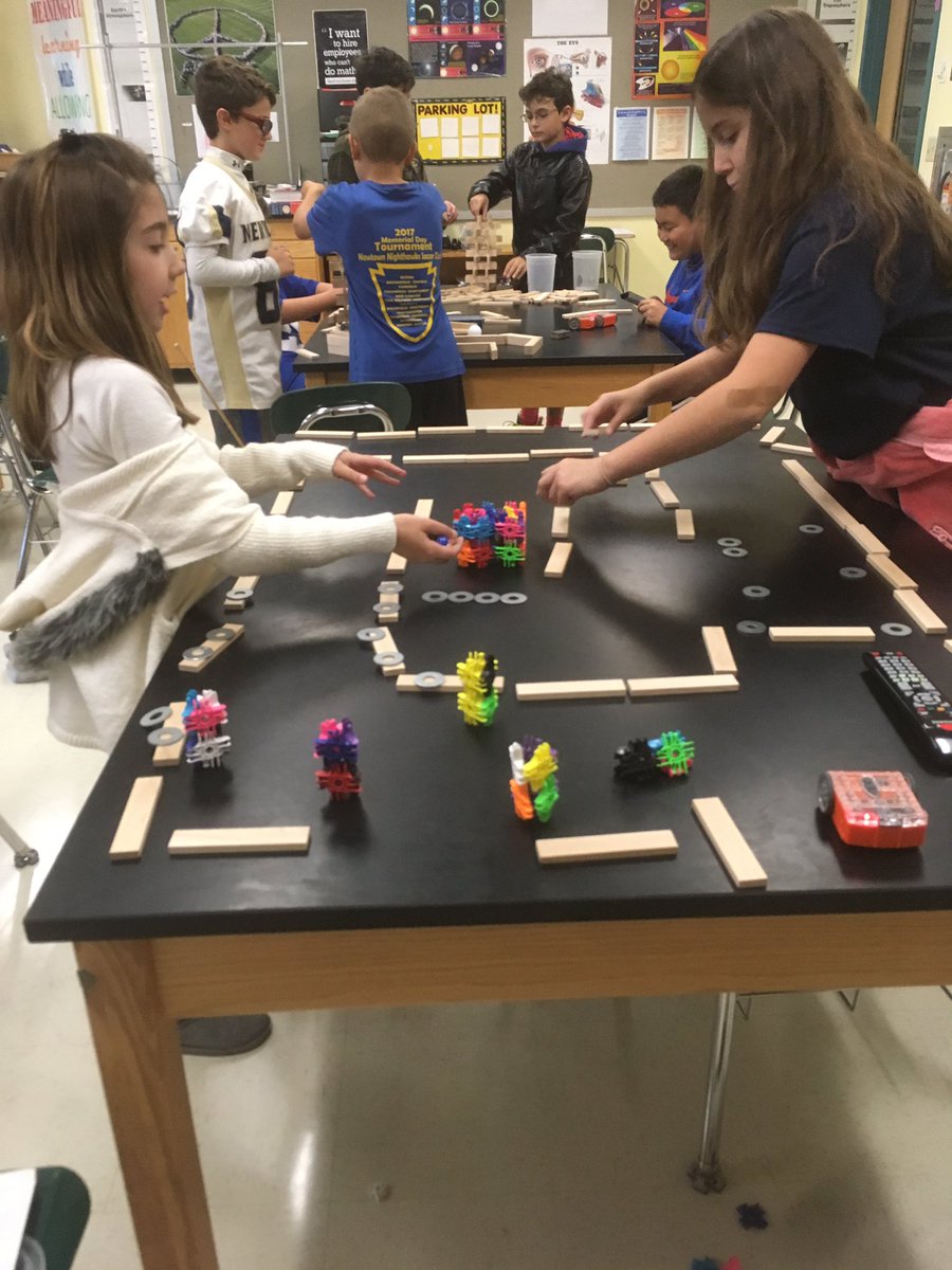 TAG Day in the STEM lab with <a href="/BernsonPeter/">Peter Bernson</a>. #rislearns