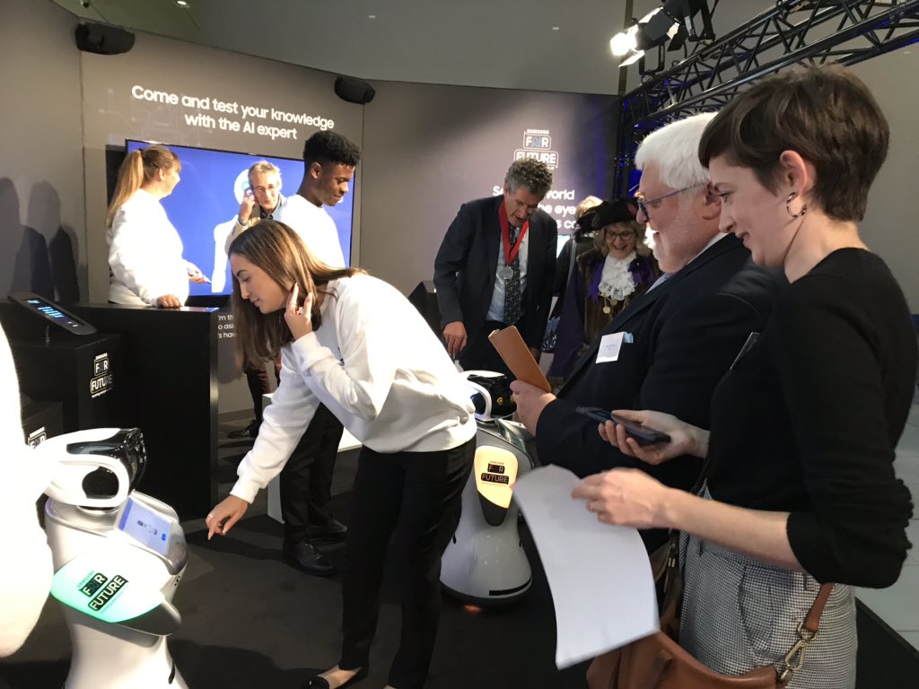 NorwichResearch's tweet photo. What a launch night @NorwichSciFest! Amazing poetry with @Juggling_Doctor, hilarious comedy with @SimonDWatt @UglyAnimal, fantastic rap with @oortkuiper and dancing robots with @SamsungUK #ScienceAfterSix https://t.co/exMGZdGTJT