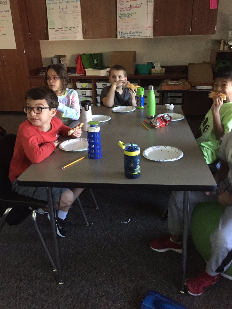sgrace_ase's tweet photo. Way to go @ASE_Dodson home room for being the @boxtops4edu winners!! #ase4th #boxtopwinners @AmandaPrice001 @DanielA71560058 @HumbleISD_ASE https://t.co/sbEGRiK7Ph