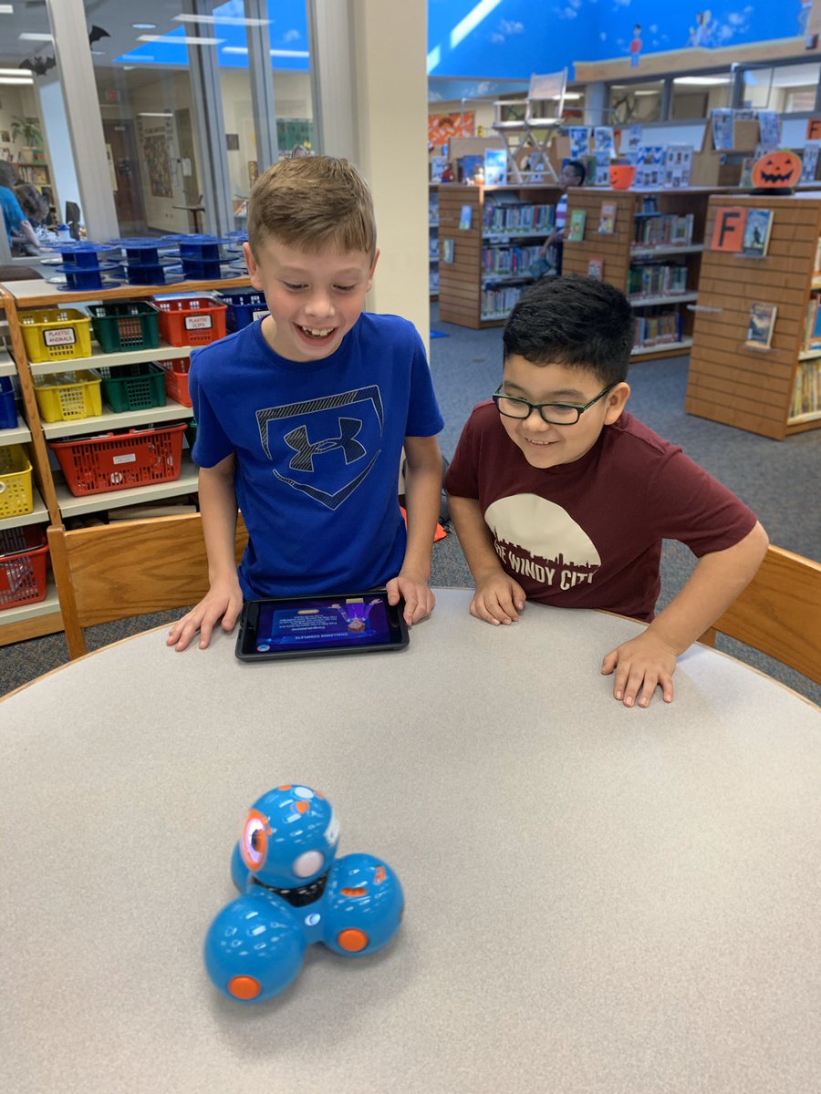 EJassistantp93's tweet image. A new take on #explorersweek! Look at those faces 🤯🤗🧐#ccsd93 @WTRoom205